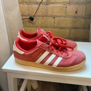 Adidas Gazelle Sneakers (Red, White Serrated 3-Stripes), size 5.5M